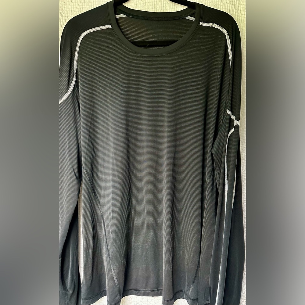 lululemon athletica Black Short Sleeve Tee